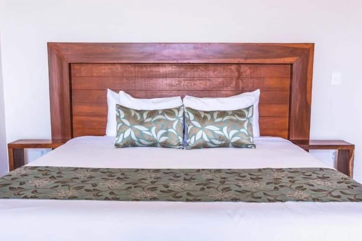 Premium bedding, in-room safe, desk, free WiFi