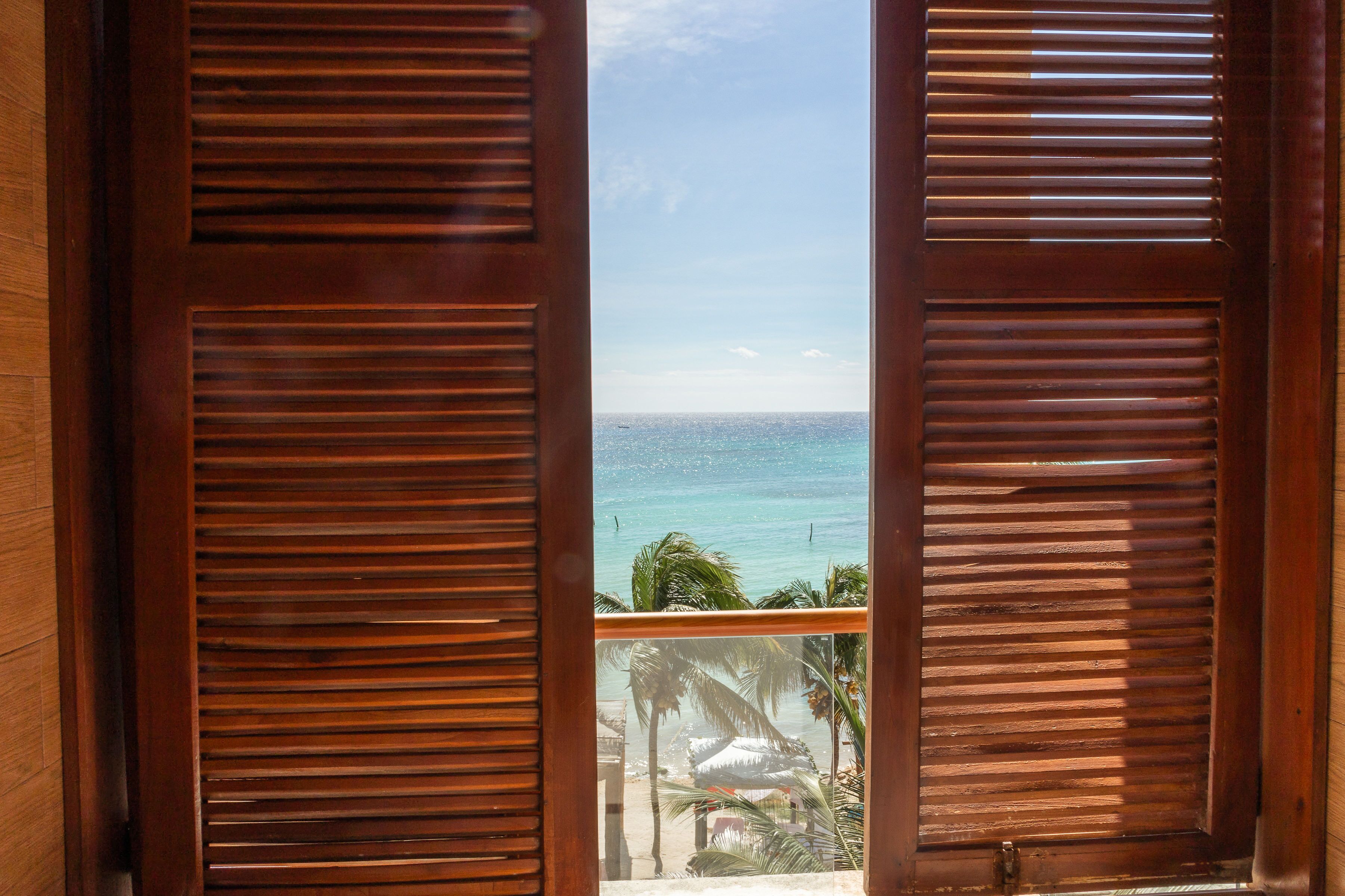 Premium Room, 1 Bedroom, Bathtub, Oceanfront | Living area
