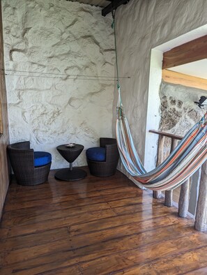 Habitación estándar doble, 1 cama de matrimonio | Vistas al patio