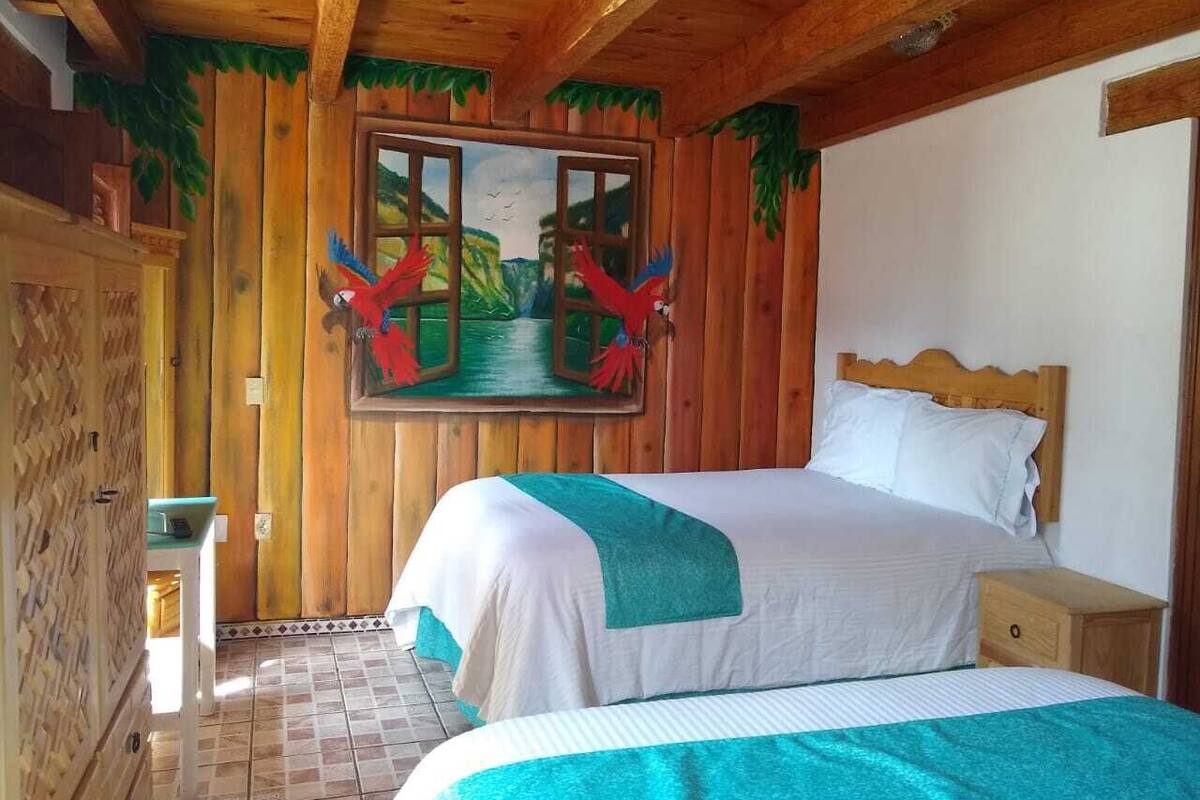 Quadruple Room | Desk, soundproofing, free WiFi