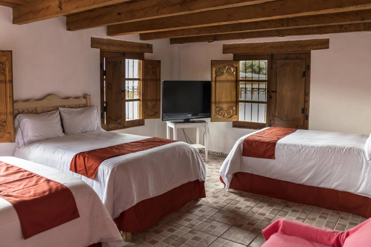 Triple Room | Desk, soundproofing, free WiFi