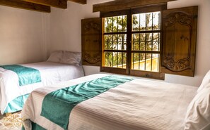 四人房 | 办公桌、隔音、免费 WiFi