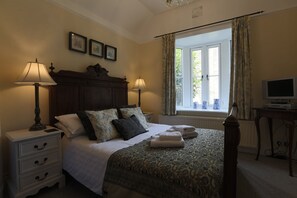 1 bedroom, desk, free WiFi, bed sheets