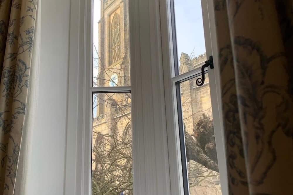 Gothic House - Holtye