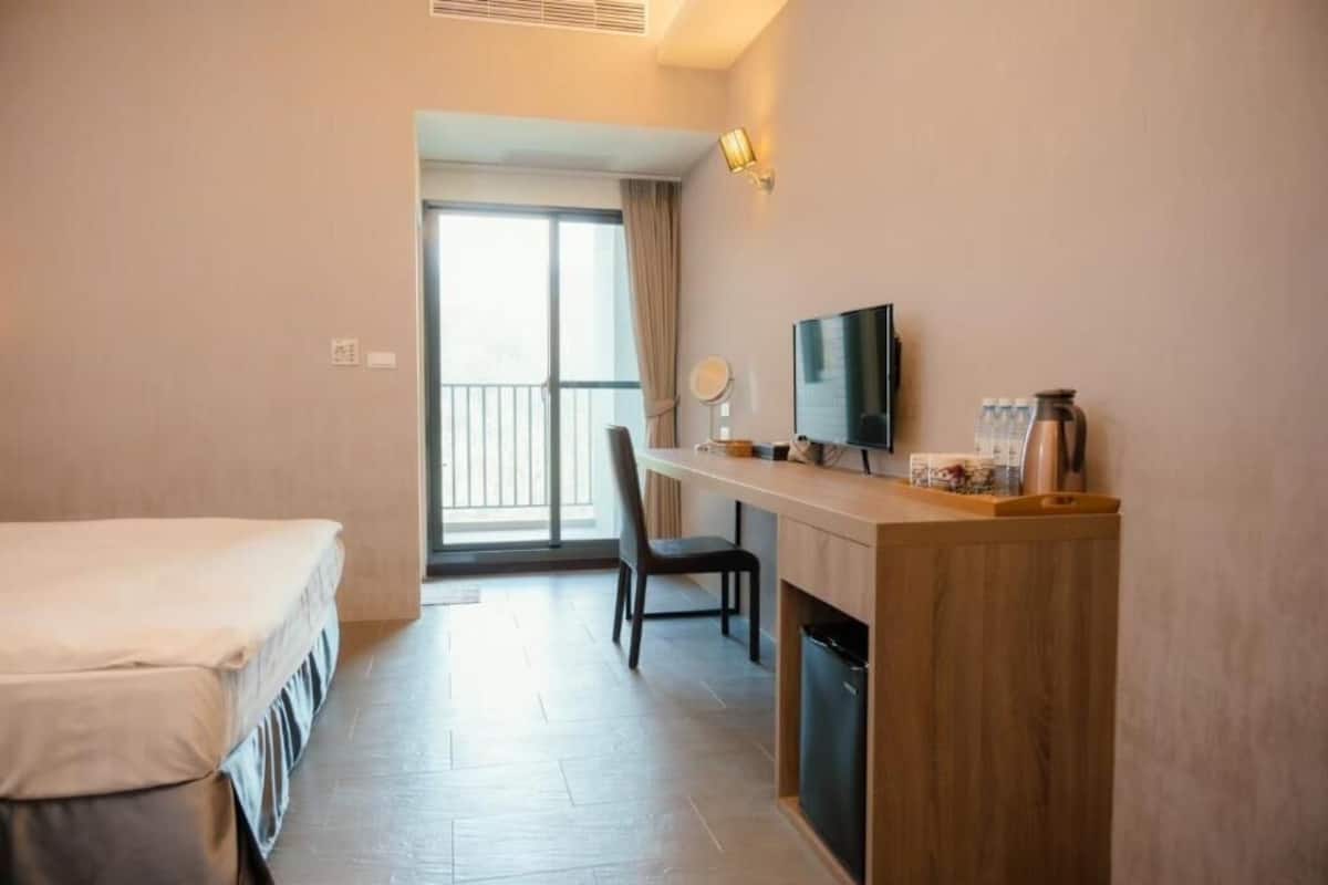 Habitació doble empresarial | Cobrellits, escriptori, cortines opaques i habitacions insonoritzades