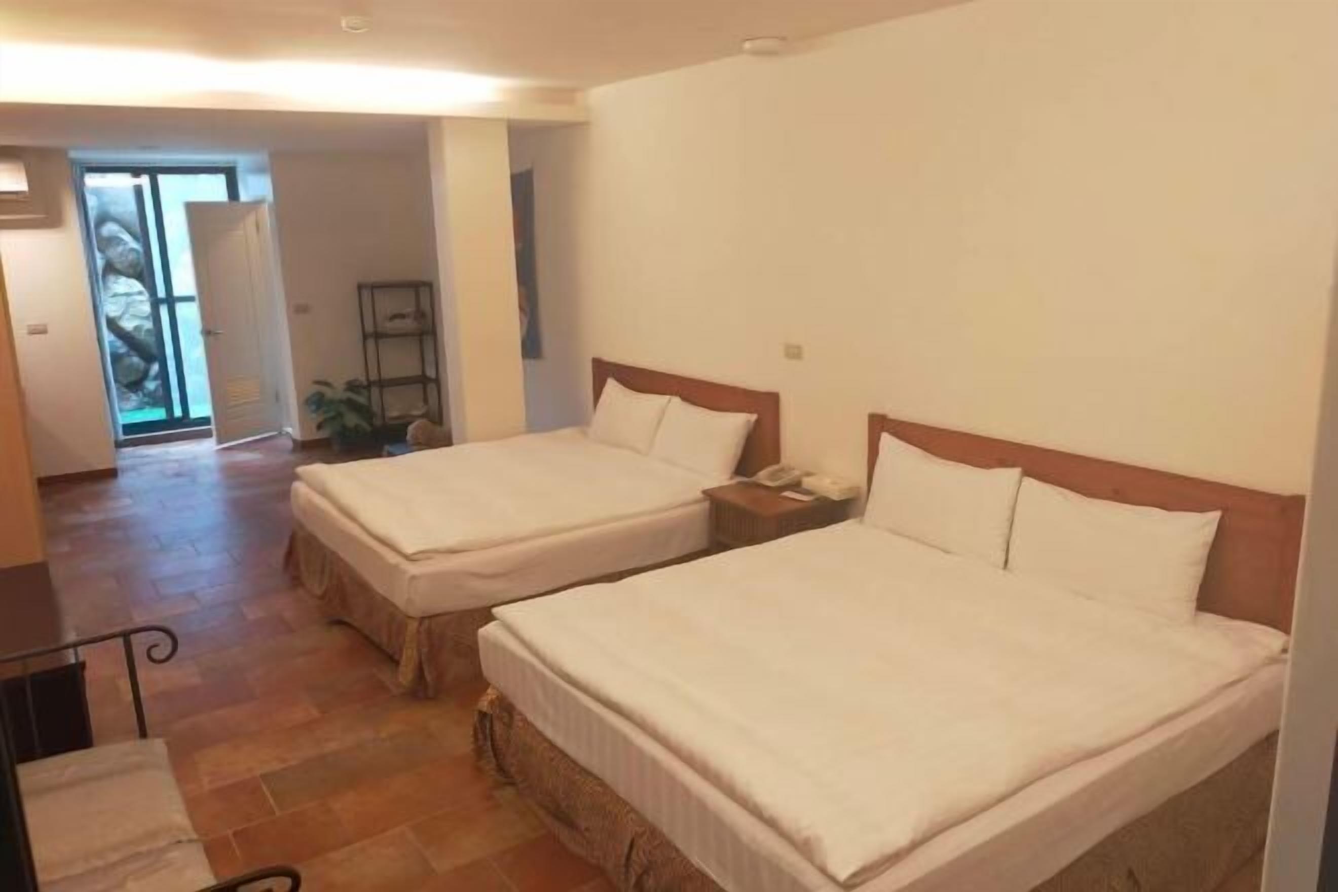 Desk, blackout drapes, soundproofing, free WiFi