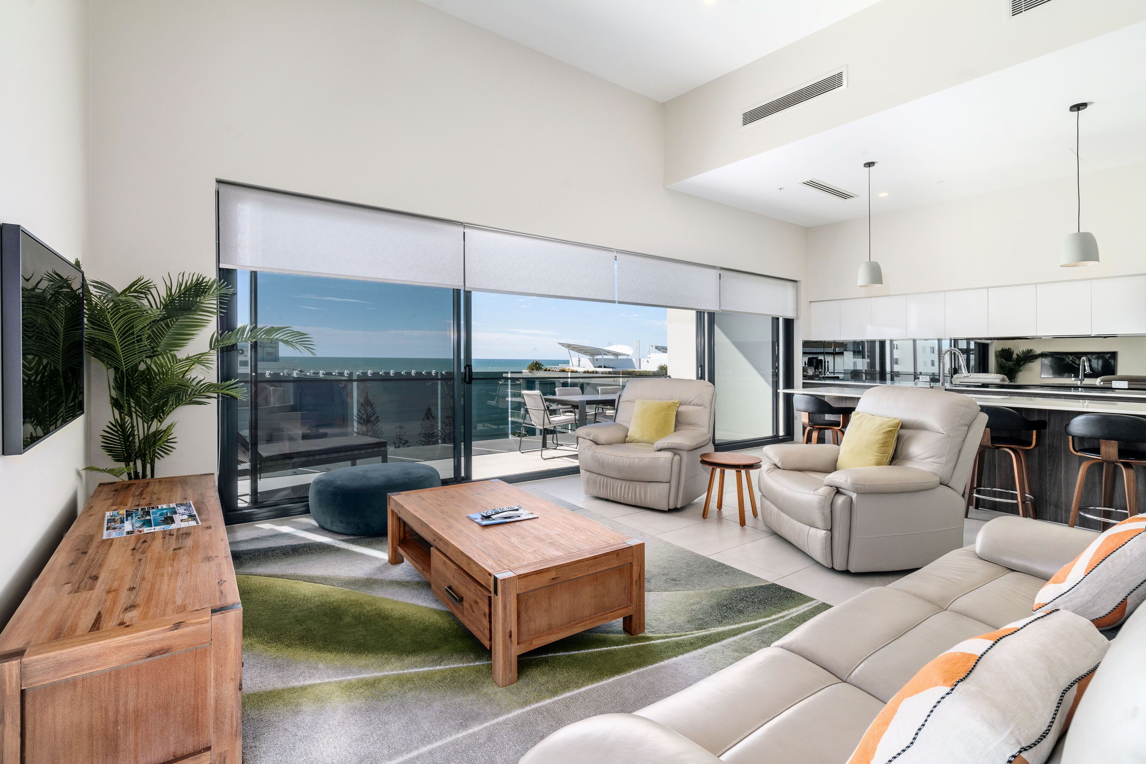 تلفزيون بشاشة مسطحة