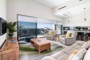 Flat-screen TV - First Light Mooloolaba, an Ascend Collection Hotel (Mooloolaba)