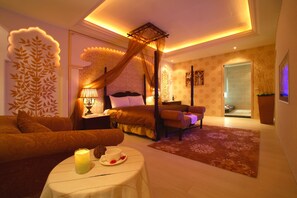 Design Double Room, 1 Queen Bed | Premium bedding, minibar, desk, blackout drapes - Noble Motel (Taitung)