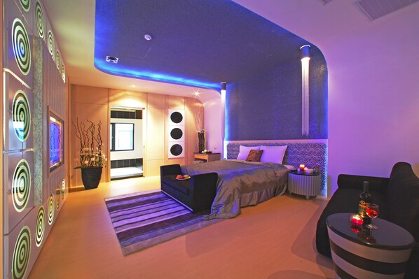 Design Double Room, 1 Queen Bed | Premium bedding, minibar, desk, blackout drapes - Noble Motel (Taitung)