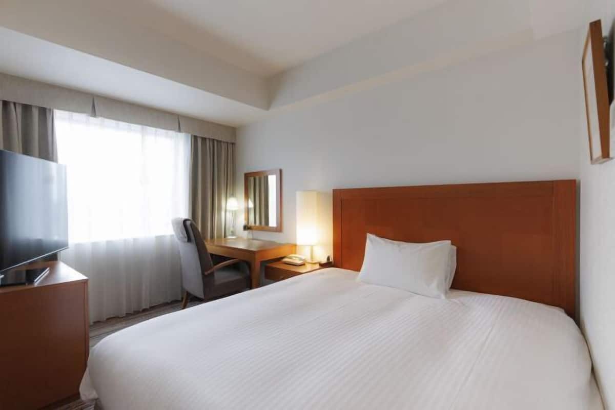 Premium bedding, down comforters, desk, soundproofing
