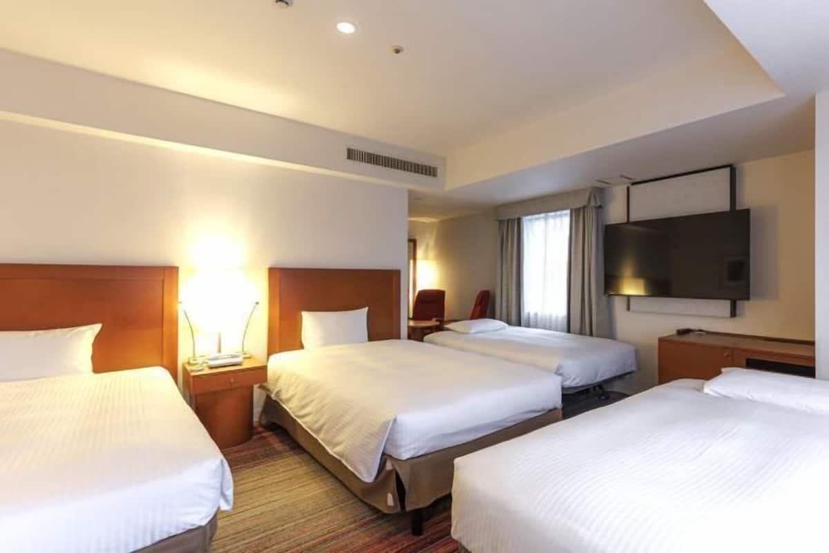 Premium bedding, down comforters, desk, laptop workspace