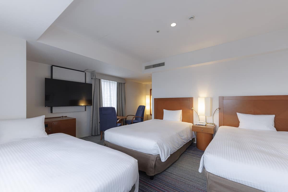 Deluxe Triple Room, Non Smoking | Premium bedding, down comforters, desk, soundproofing