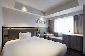 Premium bedding, down comforters, desk, laptop workspace - JR Kyushu Station Hotel Kokura (Kitakyushu)