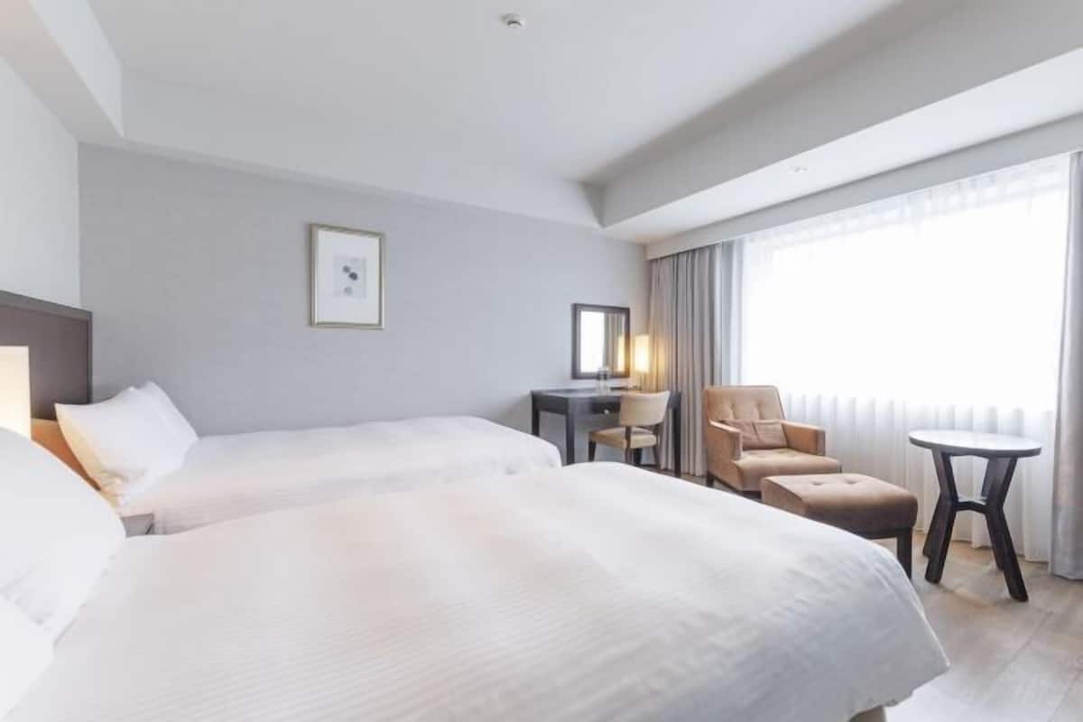 Premium bedding, down comforters, desk, laptop workspace