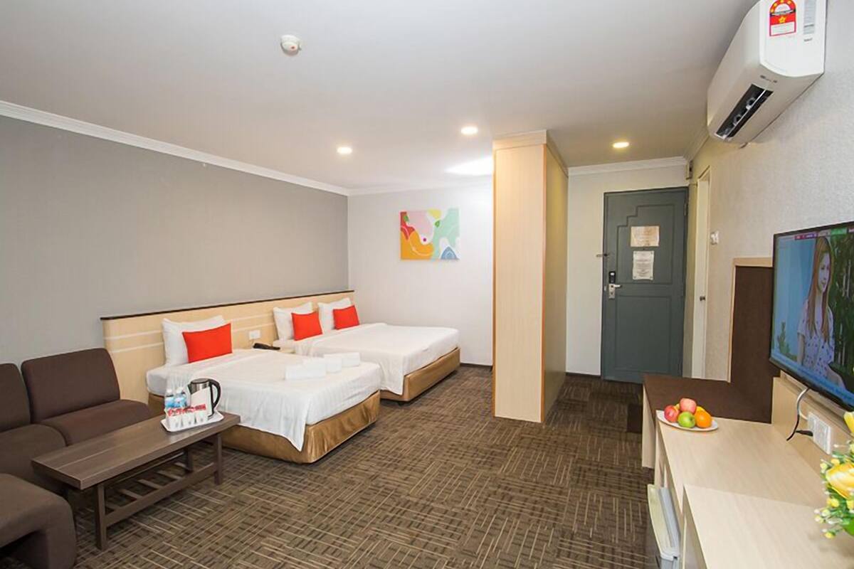 Family Triple Room | Desk, iron/ironing board, WiFi (free)