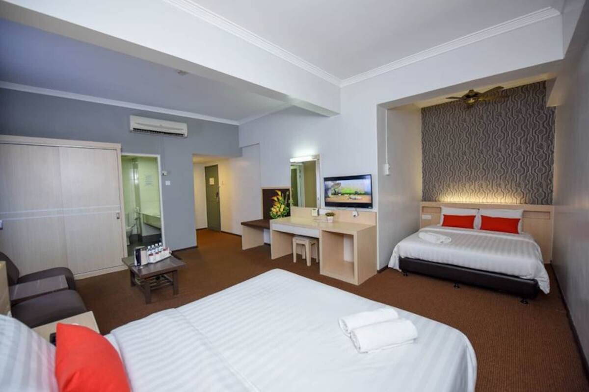 Family Quadruple Room | Desk, iron/ironing board, WiFi (free)