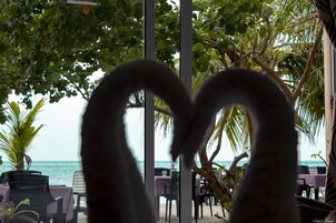 Ropa de cama de alta calidad y minibar 