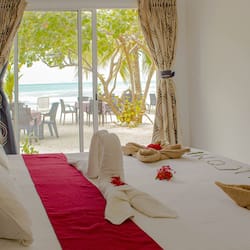 Deluxe Villa, 1 Katil Raja (King), Accessible, Beach View | 1 bilik tidur, peralatan tempat tidur premium, bar mini