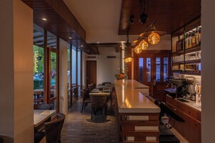 Tägliches kontinentales Frühstück (7 USD pro Person)