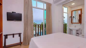 1 bedroom, in-room safe, desk, iron/ironing board