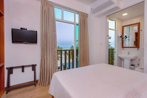 1 Schlafzimmer, Zimmersafe, Schreibtisch, Bügeleisen/Bügelbrett