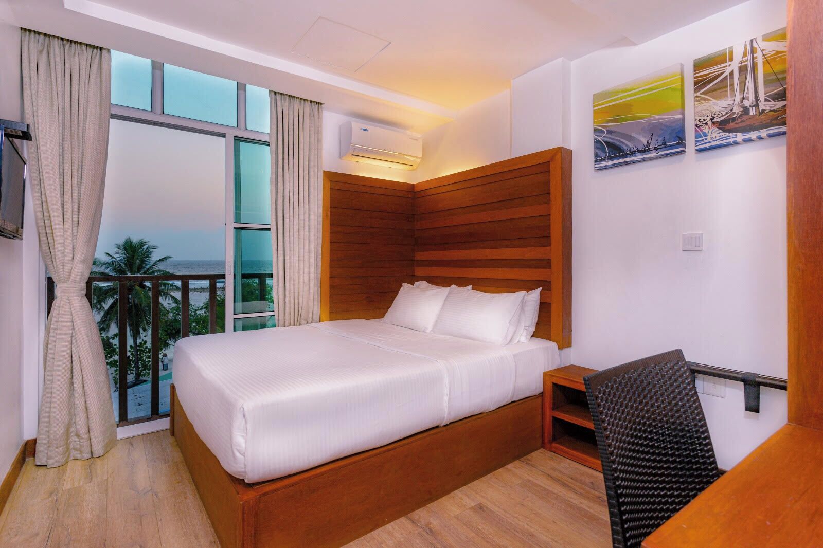 1 Schlafzimmer, Zimmersafe, Schreibtisch, Bügeleisen/Bügelbrett