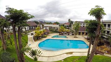Outdoor pool, sun loungers