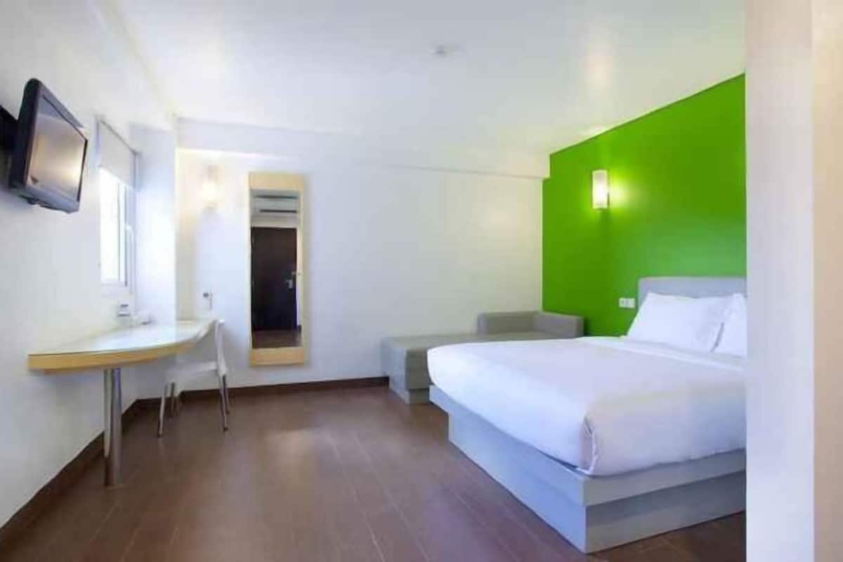 In-room safe, desk, free WiFi, bed sheets