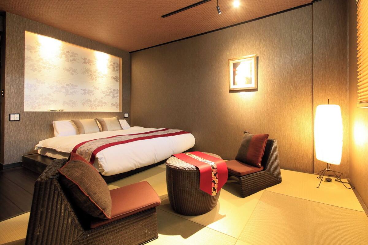 [Main Building] Queen Room with Tatami Area, Private Shower, Premium Kaiseki Included, Non Smoking | Down comforters, in-room safe, blackout drapes, individually decorated