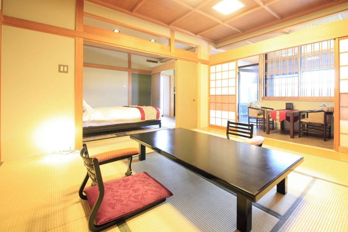 [Main Building] Japanese-Western Style, Partial Open Air Bath, Premium Kaiseki Included, Non Smoking | Down comforters, in-room safe, blackout drapes, individually decorated