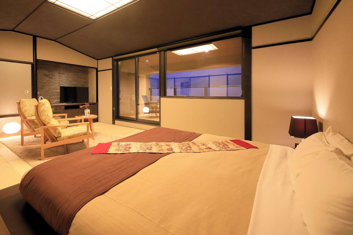 [Main Building] Double Room with Open Air Bath, Premium Kaiseki Included, Non Smoking | Down comforters, in-room safe, blackout drapes, individually decorated