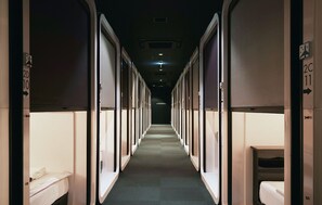 Caixa forta a l'habitació, planxa i posts de planxar i wifi gratuïta 