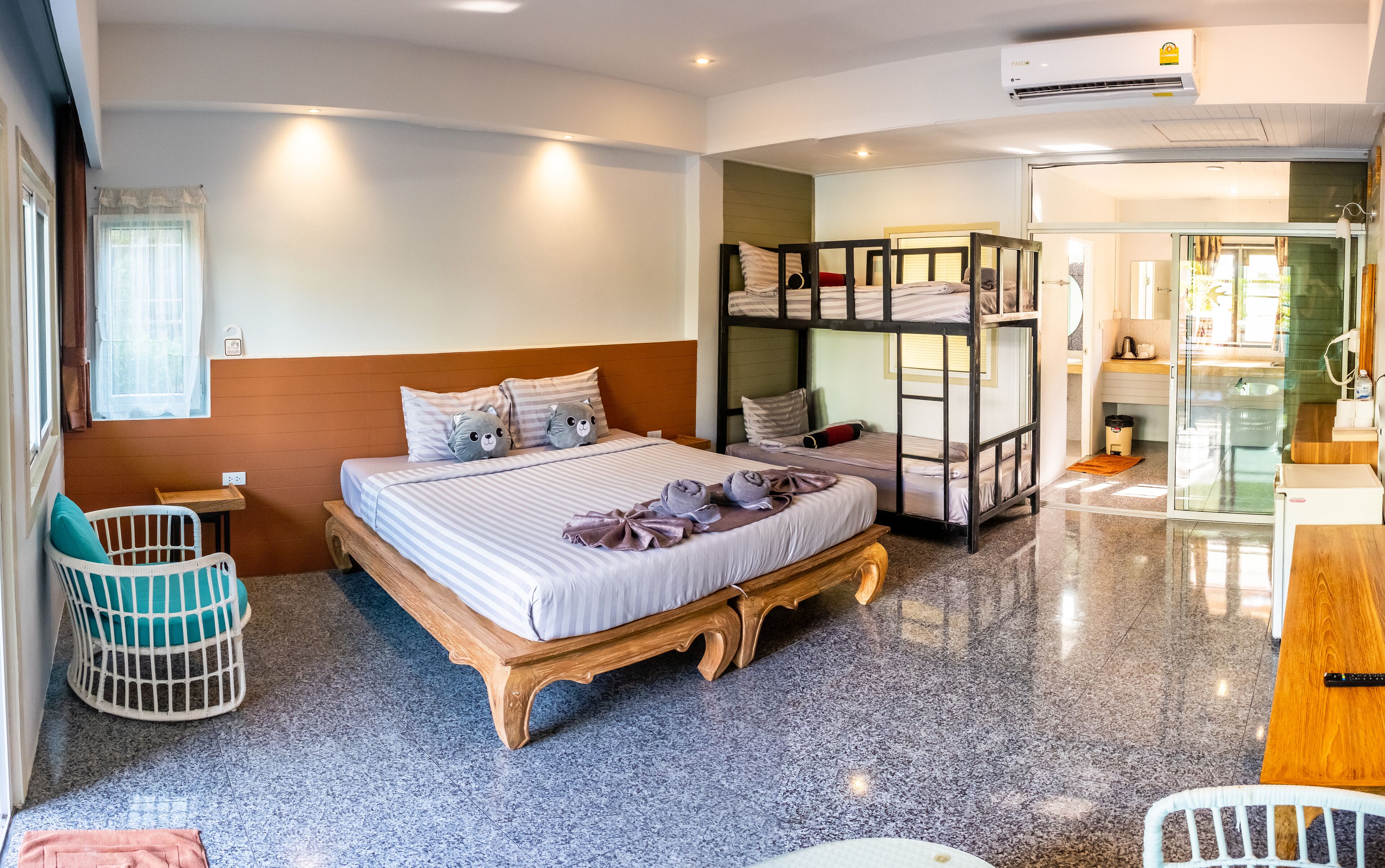 family room | in-room safe, blackout curtains, free wifi, bed sheets