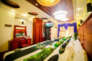 Premium bedding, minibar, in-room safe, desk - Hotel White House (Anuradhapura)