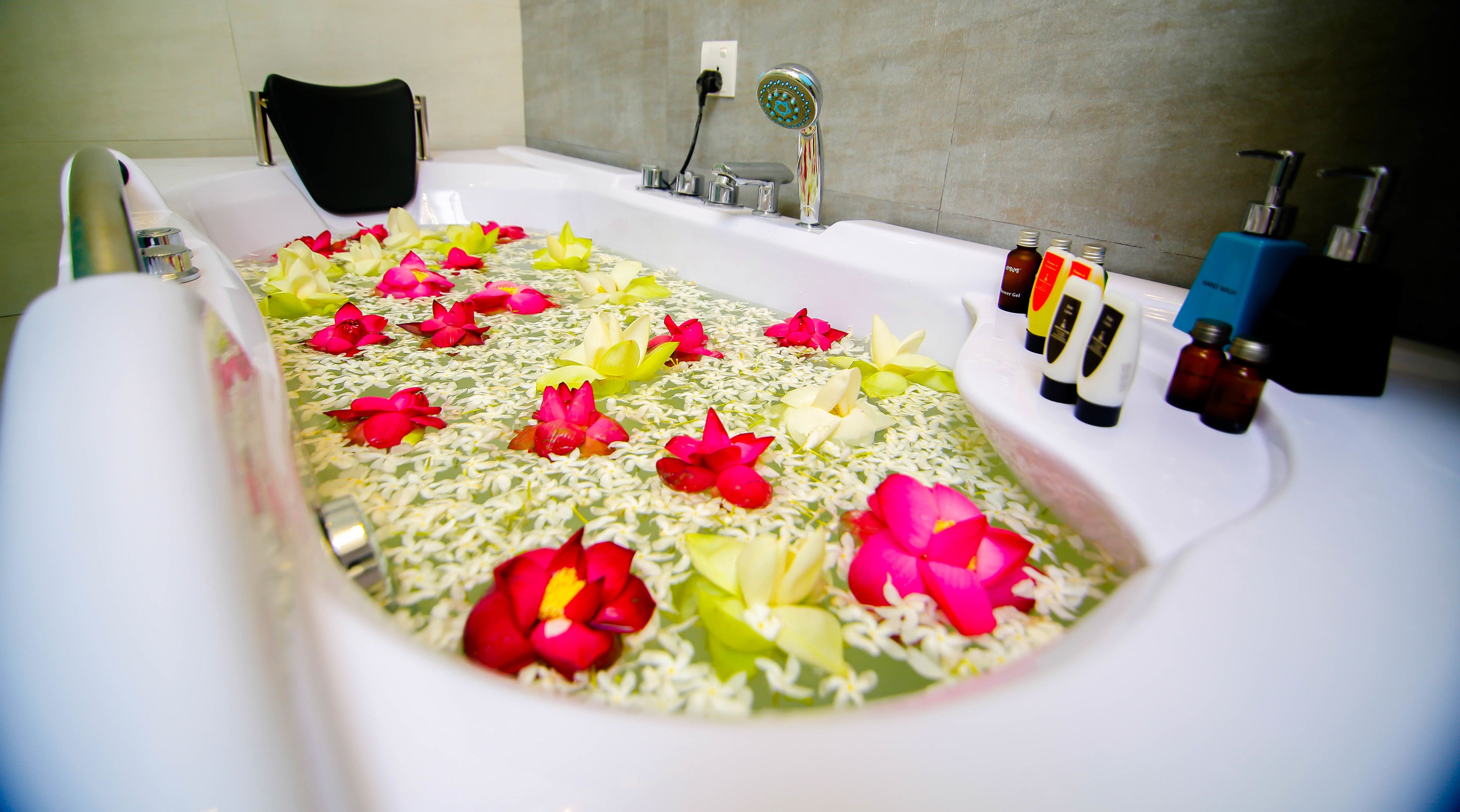 Bathroom | Separate bathtub and shower, towels