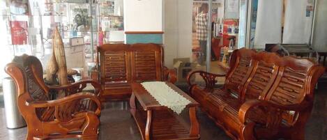 Coin salon dans le hall