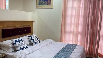 Sem Suite | Desk, iron/ironing board, rollaway beds, free WiFi