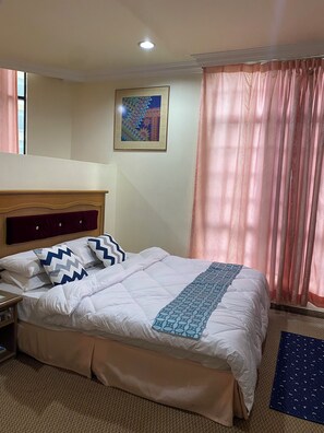 Suite (Sem ) | Een bureau, een strijkplank/strijkijzer, extra bedden, gratis wifi
