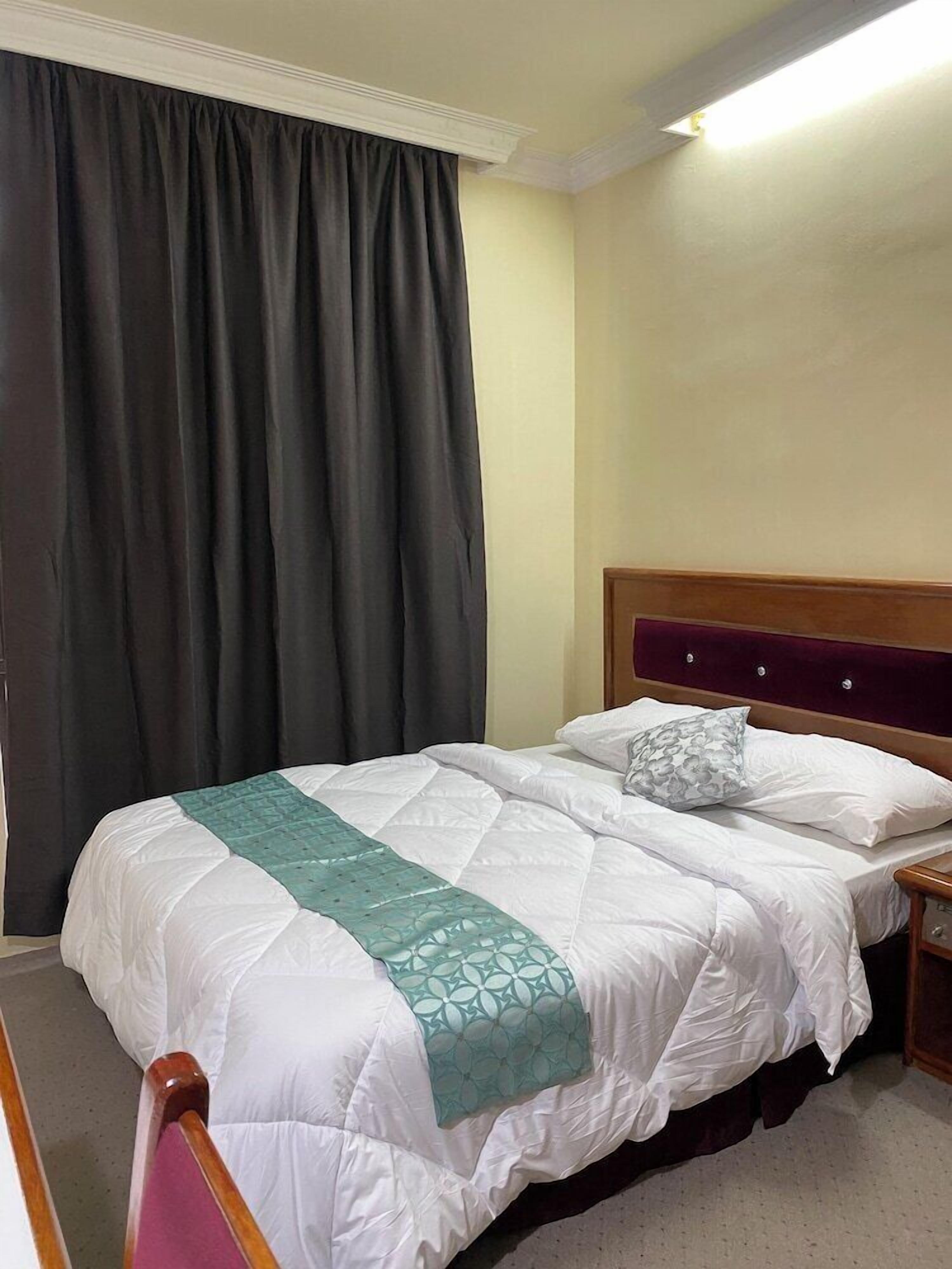 Desk, iron/ironing board, rollaway beds, free WiFi