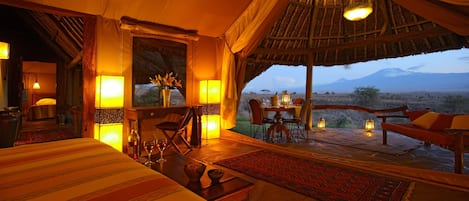 家庭帐篷房 | 客房内保险箱、遮光窗帘、床单