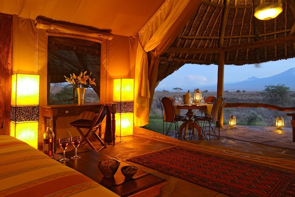 Family Tent | In-room safe, blackout drapes, bed sheets