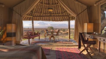 Family Tent | In-room safe, blackout drapes, bed sheets