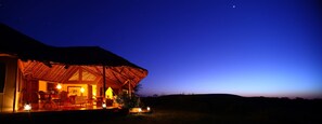 Luxury House | In-room safe, blackout drapes, bed sheets - Elewana Tortilis Camp (Amboseli)