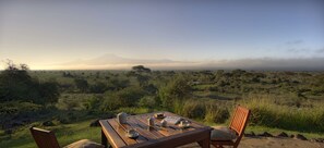 Outdoor dining - Elewana Tortilis Camp (Amboseli)