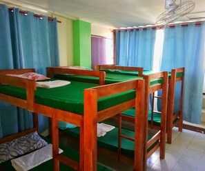 Laptop workspace, free WiFi, bed sheets - Friendly's Guesthouse (Cebu City)