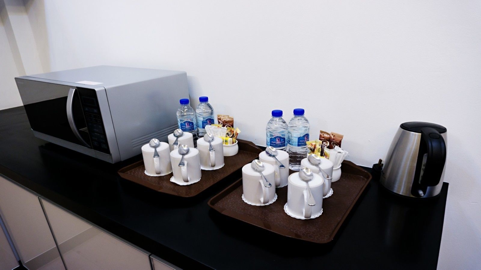 royal suite | private kitchenette | coffee/tea maker, electric kettle