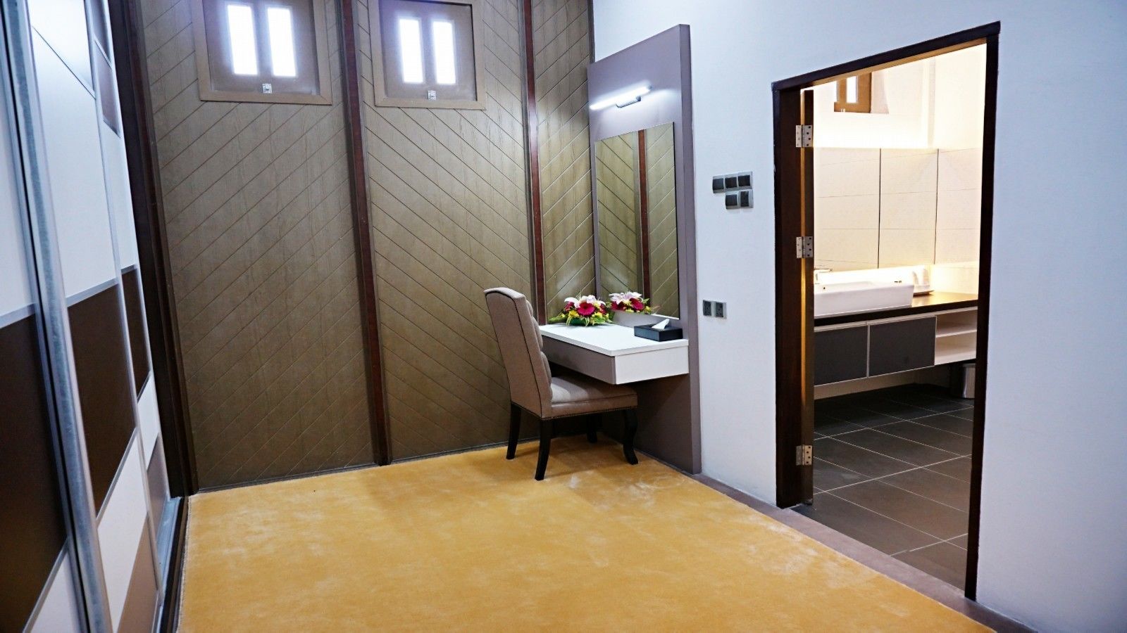 royal suite | minibar, desk, soundproofing, iron/ironing board