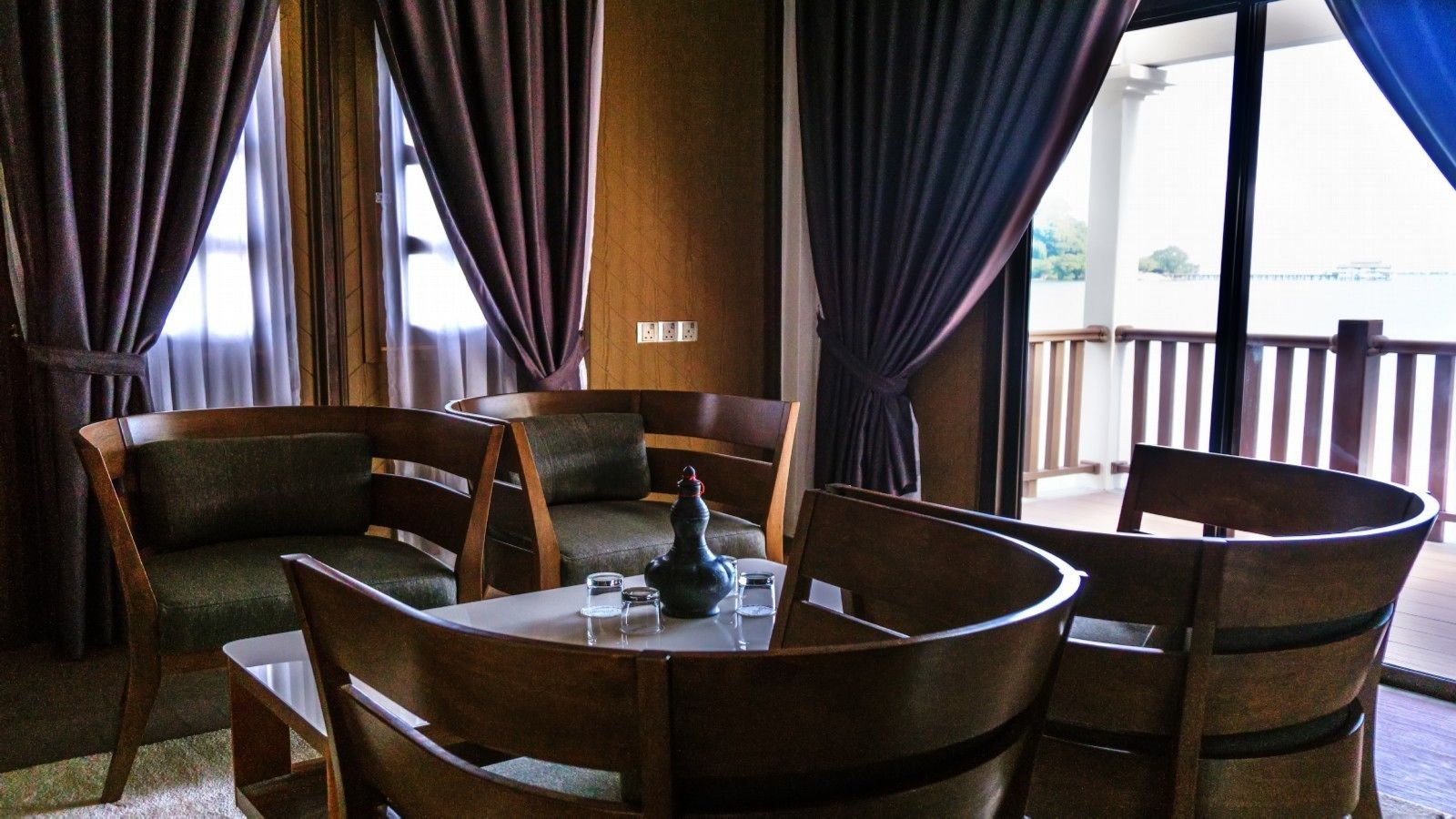 premier suite | minibar, desk, soundproofing, iron/ironing board