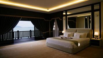 Royal Suite | Bar mini, meja, kalis bunyi, seterika/papan seterika